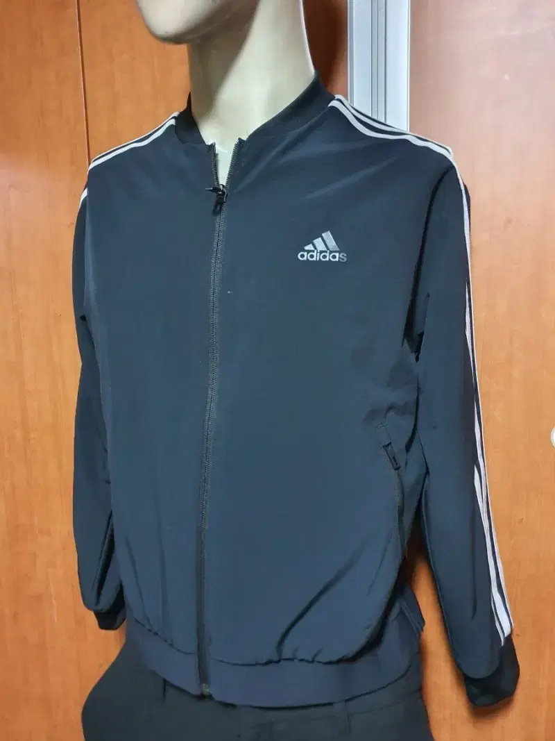 ADIDAS아디다스여성트레이닝점퍼 상의M약90정도